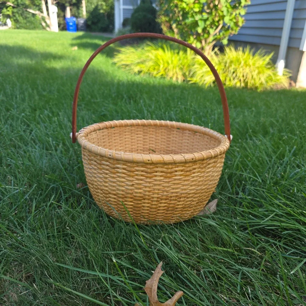 Hand Woven Nantucket Style Round Basket Wood Base Fixed Handle Honey Brown 10in